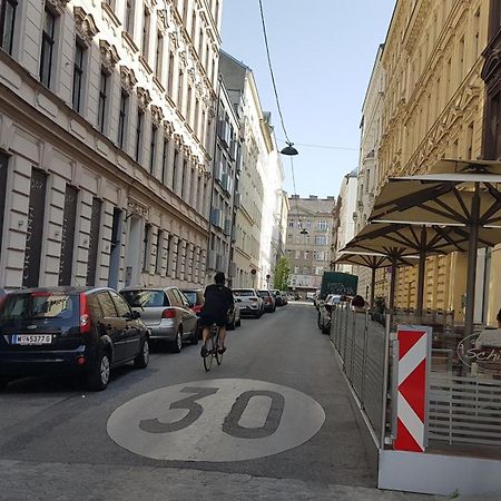 Gorgeous Viennese Apartment 10 Min To City Center المظهر الخارجي الصورة